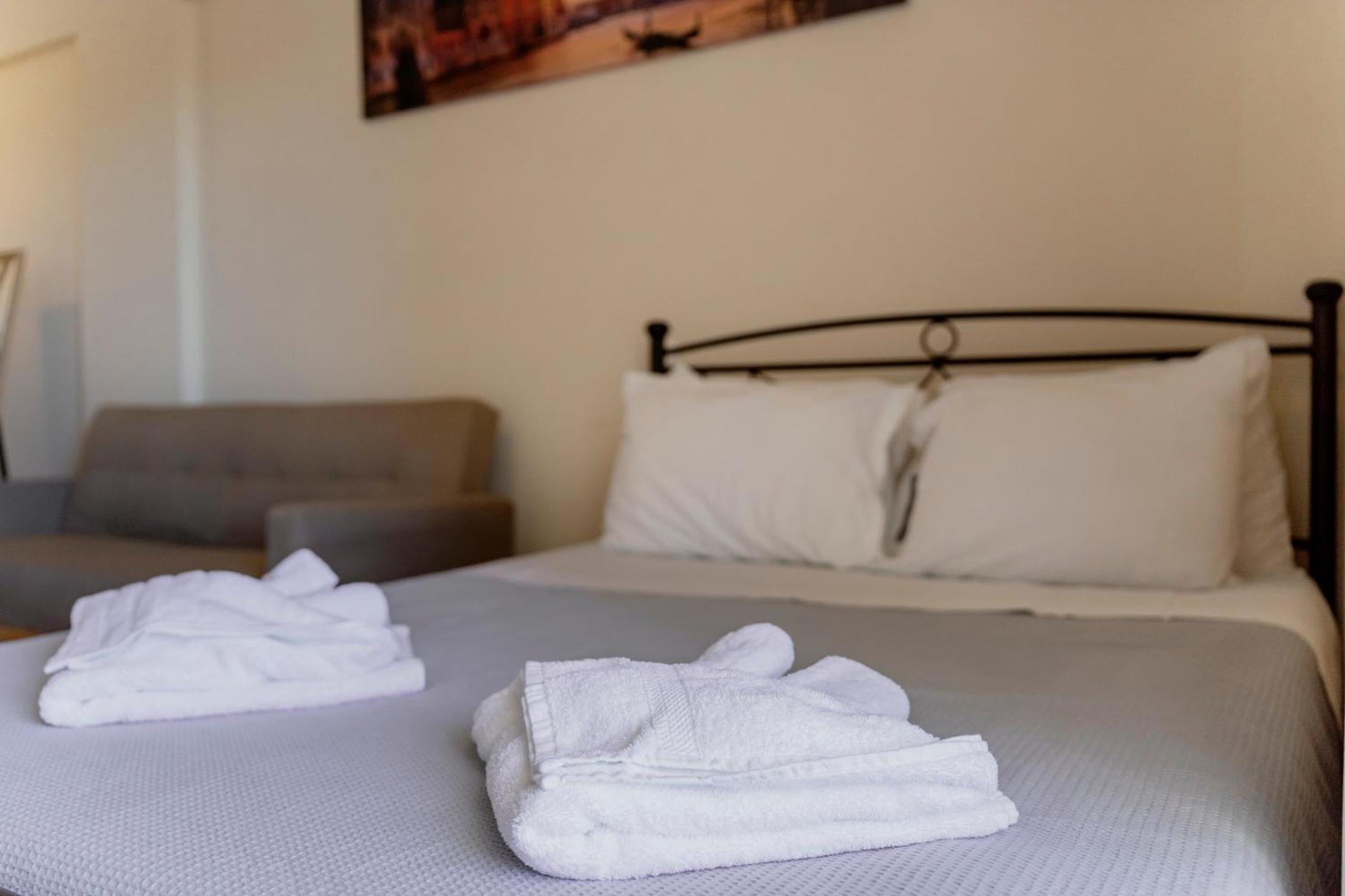 Cozy Nights Apartment Messini Bagian luar foto